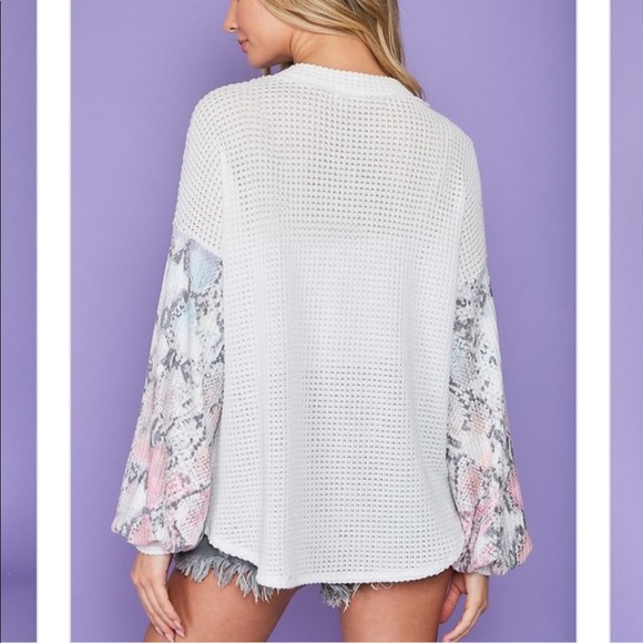 Color Blocked Top - Picture 7 of 8